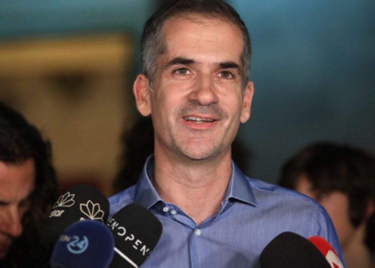 Μπακογιάννης: «Μεταναστεύει» στις ΗΠΑ μετά την… ήττα στο δήμο Αθηναίων