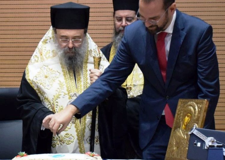 Έκοψε την Πρωτοχρονιάτικη πίτα της Δ. Ελλάδας ο Ν. Φαρμάκης