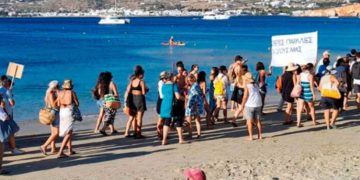 Κίνημα της Πετσέτας: Αλλαγές στις παραλίες για επιχειρήσεις φέρνει η κυβέρνηση