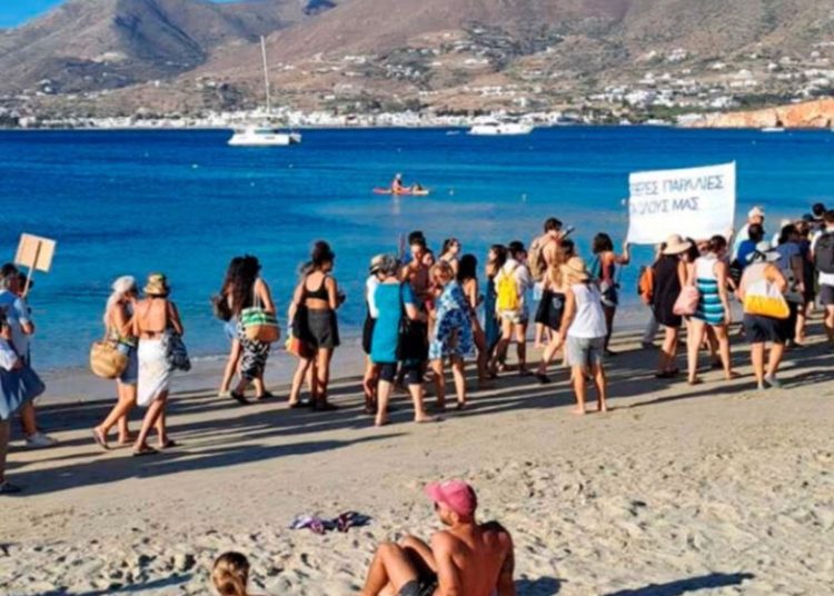 Κίνημα της Πετσέτας: Αλλαγές στις παραλίες για επιχειρήσεις φέρνει η κυβέρνηση