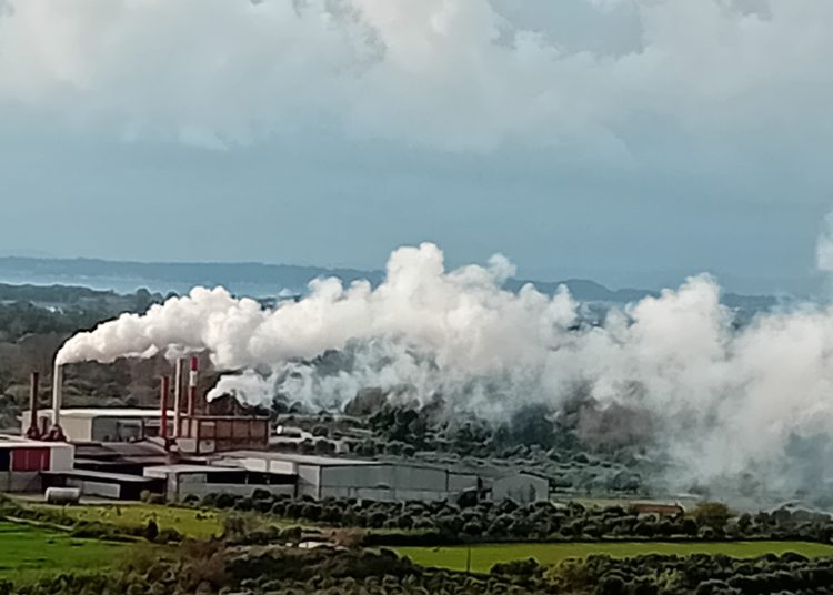 Πύργος μια πόλη καπνιστή, ανοσμική, «ομιχλώδης» & άφωνη πλέουσα στην δυσοσμία και την αρρώστια…