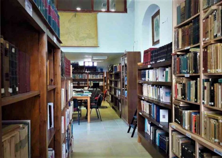 Η Πρόεδρος της Δημοκρατίας δώρισε εξοπλισμό στη βιβλιοθήκη Ανδραβίδας