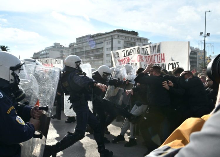 Ιδιωτικά πανεπιστήμια: Σύγκρουση φοιτητών, ακαδημαϊκών με κυβέρνηση