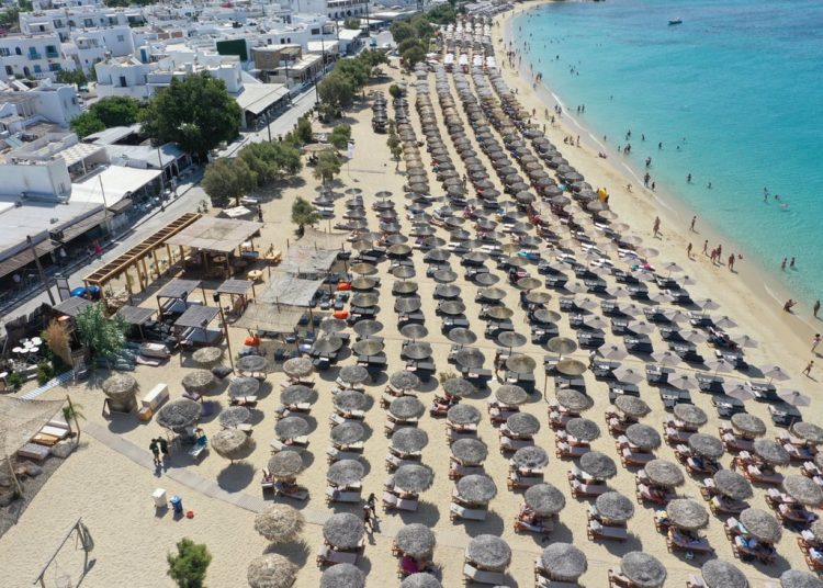 Αντίθετοι οι Δήμοι με νέο νόμο για παραλίες και τέλος παρεπιδημούντων