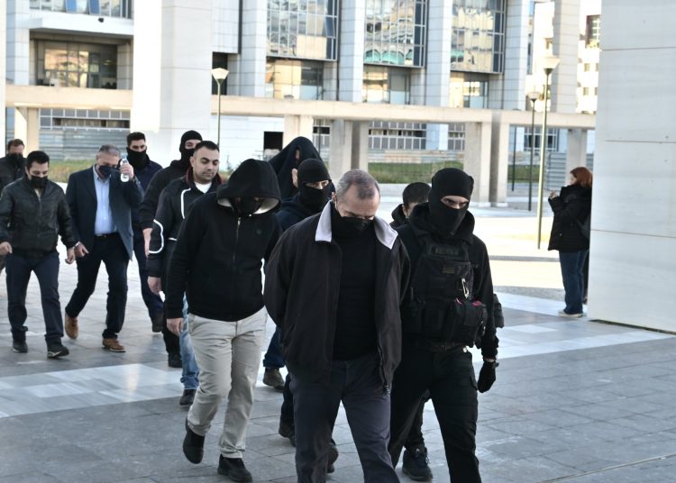 Κολωνός: Ξεκίνησε η δίκη για την υπόθεση της 12χρονης-Επιτέθηκε στον Μίχο η μητέρα της