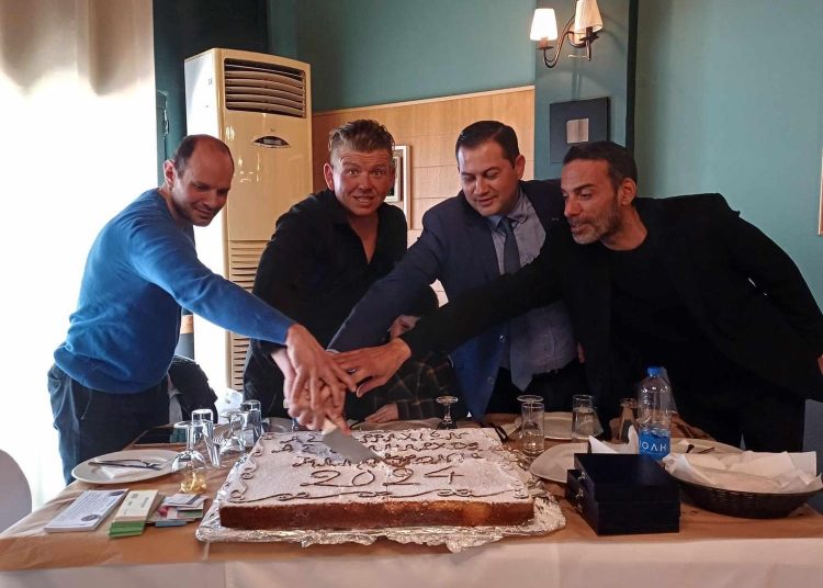 Έκοψαν την πίτα οι αθλητικοί σύλλογοι «ΑΡΡΑΧΙΩΝ» Αμαλιάδας, «ΘΑΛΛΙΑΡΧΟΥ» Πύργου, PAPADOPOULOS & PANAGIOTOPOULOS TEAM