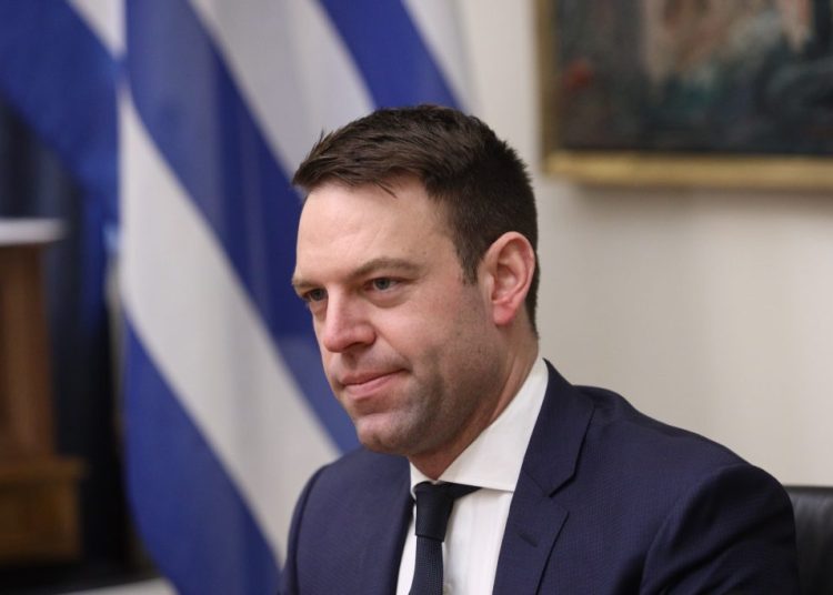 Ο Κασσελάκης προσφέρει το πατρικό του σε γυναίκα που έκαναν έξωση