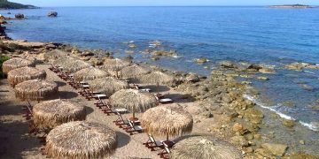 ΥΠΟΙΚ: Όλα όσα αλλάζουν για τις παραλίες μέσα από 10 ερωταπαντήσεις – Τι ισχύει για την ελεύθερη πρόσβαση