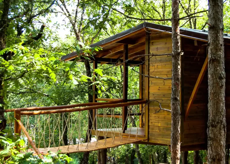Δεντρόσπιτα, ξυλόσπιτα, γιούρτες και άλλα ξεχωριστά Airbnb μέσα στην ελληνική φύση
