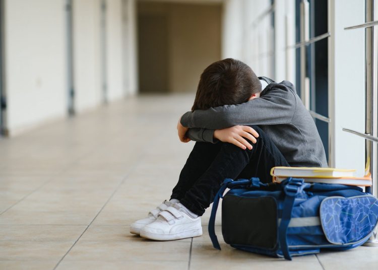 Eπίθεση σε 14χρονο: «Μην τολμήσεις να μιλήσεις θα σε μαχαιρώσουμε»