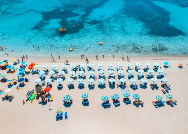 Μπλόκο στους «καταληψίες» των παραλιών – Τι πρέπει να γνωρίζουν επιχειρηματίες και λουόμενοι ενόψει του καλοκαιριού