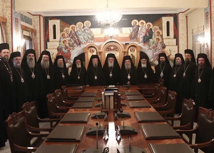 Σε «θέση μάχης» η Ιερά Σύνοδος για τα ομόφυλα ζευγάρια: Ετοιμάζονται ανακοινώσεις, κηρύγματα και φυλλάδια