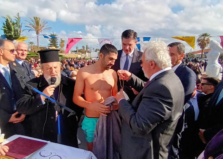 Δήμος Ήλιδας: Πλήθος κόσμου στην τελετή Καθαγιασμού των υδάτων από τον Δήμο, στο λιμανάκι του Παλουκίου