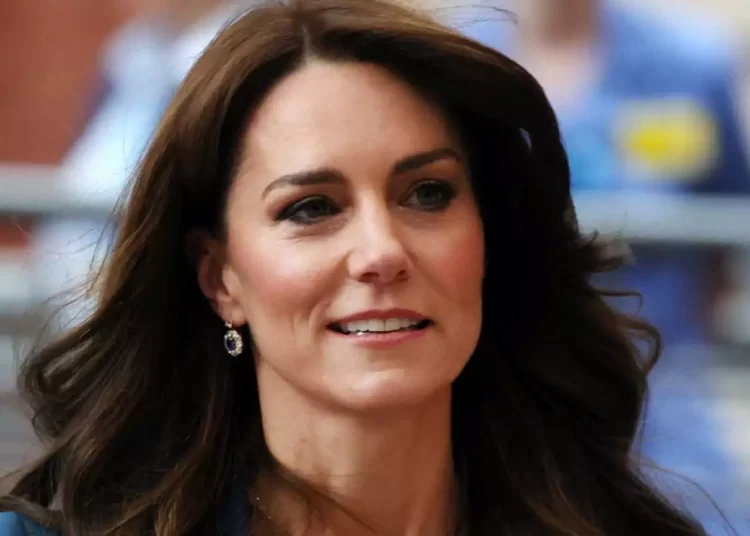 Κέιτ Μίντλετον: «Φουντώνουν» τα σενάρια για την υγεία της – «Κάτι δεν πήγε καλά στη μετεγχειρητική περίοδο»