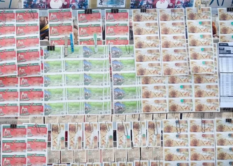 Πρωτοχρονιάτικο λαχείο 2024: Δείτε αν κερδίσατε 1 εκατ. ευρώ – Αυτοί είναι οι «χρυσοί» αριθμοί