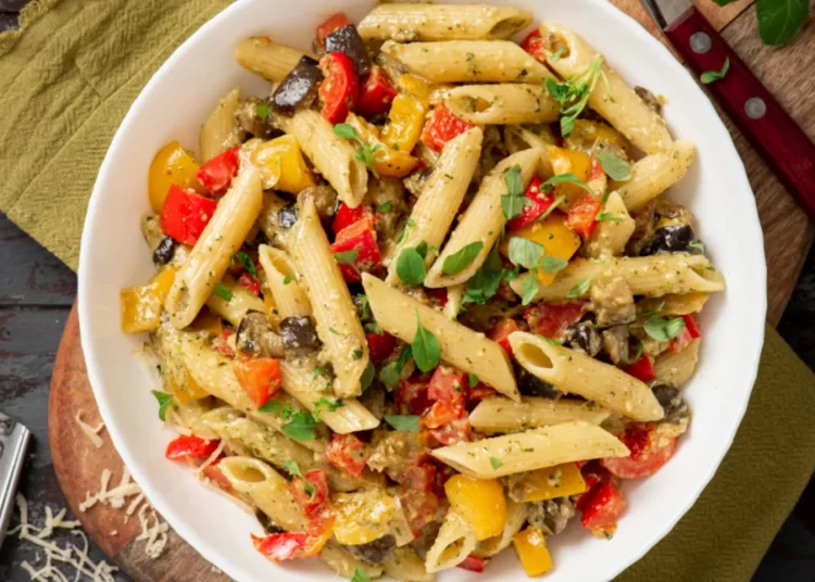 Συνταγή για δροσερή μακαρονοσαλάτα -Έτοιμη σε δύο βήματα