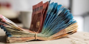 Τελος στις συναλλαγές με μετρητά πάνω από 10.000 ευρώ