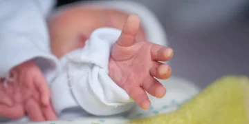 Φρίκη στη Βέροια: Τα αδέρφια του νεκρού βρέφους ειδοποίησαν τους παππούδες ότι η 37χρονη μητέρα το σκότωσε