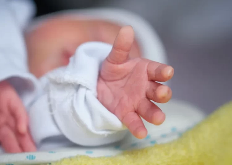 Φρίκη στη Βέροια: Τα αδέρφια του νεκρού βρέφους ειδοποίησαν τους παππούδες ότι η 37χρονη μητέρα το σκότωσε