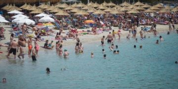 Οι μεγάλες «business της ξαπλώστρας» με νέους κανόνες παιχνιδιού