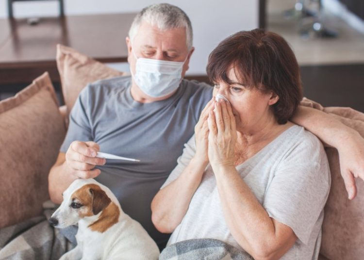 Κοκτέιλ ιώσεων και τον Φεβρουάριο: H γρίπη θα κρατήσει, τα κρούσματα Covid θα μειωθούν, τι λένε οι ειδικοί