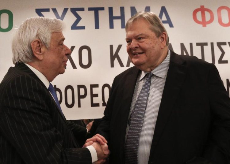 Παυλόπουλος-Βενιζέλος κατά κυβέρνησης για τους φόρους σε επιχειρήσεις