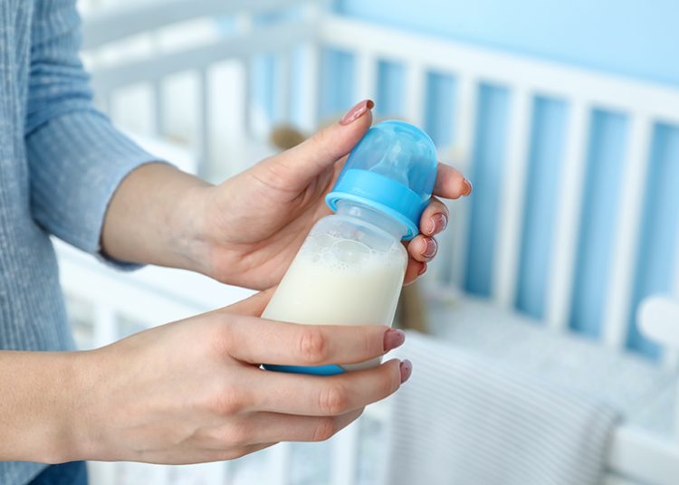 Βρεφικό γάλα: Βάζει πλαφόν στην τιμή η κυβέρνηση