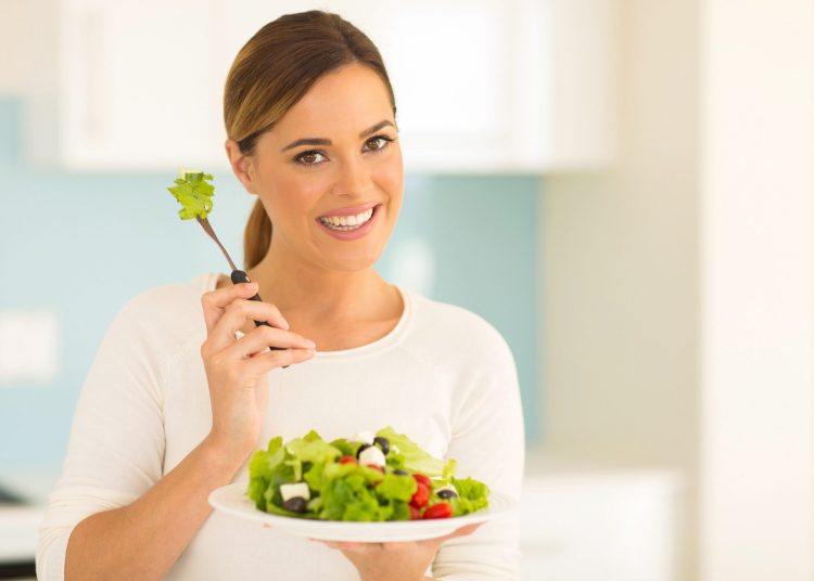 Στοματική υγεία: Είναι το μαρούλι πιο αποτελεσματικό από το στοματικό διάλυμα;