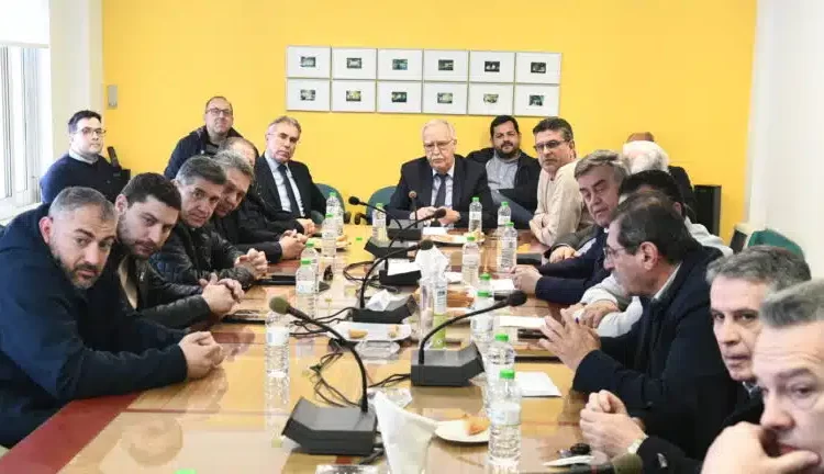 Το ΠΑΣΟΚ ήθελε και πήρε όλες τις θέσεις της ΠΕΔ – «Επεισοδιακή» συγκρότηση ΔΣ με… «λατρεμένες καρέκλες»!