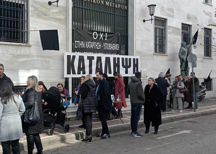 Αμαλιάδα: Υπό κατάληψη το Πρωτοδικείο από δικηγόρους & δικαστικούς-Τους στηρίζει ο Δήμαρχος