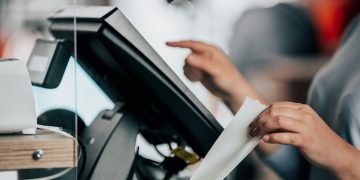 Έρχεται νέα παράταση στη διασύνδεση ταμειακών με POS;