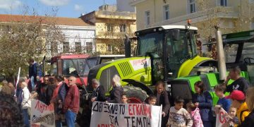 ΠΥΡΓΟΣ: Μεγάλη συγκέντρωση και πορεία για τα Τέμπη