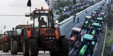 Με συνοδεία περιπολικών η κάθοδος των τρακτέρ στην Αθήνα