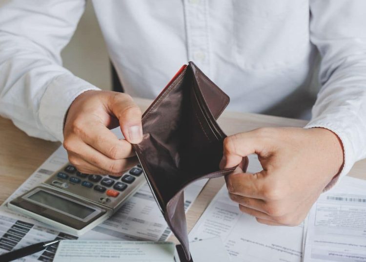 Ακρίβεια: Κίνδυνος κατάρρευσης νοικοκυριών! – Θεατής η κυβέρνηση…