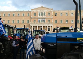 Αναχωρούν οι αγρότες από το Σύνταγμα – Στα μπλόκα θα αποφασίσουν τις επόμενες κινήσεις τους