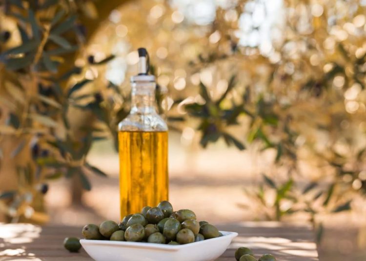 Αττική: Πως έκανε την κομπίνα και πούλησε ηλιέλαιο για ελαιόλαδο