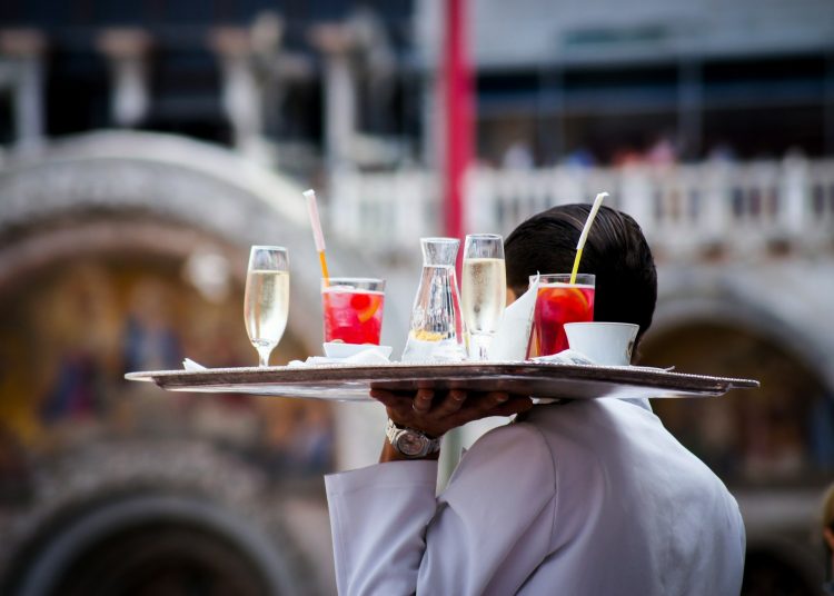 Ξεσηκώνονται και οι εργαζόμενοι στον τουρισμό-Τι διεκδικούν-Καλούν σε απεργία