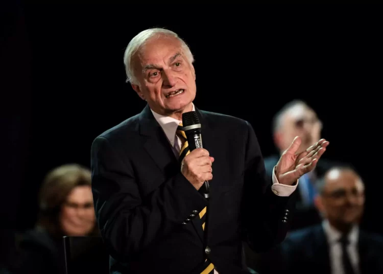 Σε κρίσιμη κατάσταση ο Μανώλης Μαυρομμάτης και η σύζυγός του – Υποβλήθηκαν σε τραχειοστομία