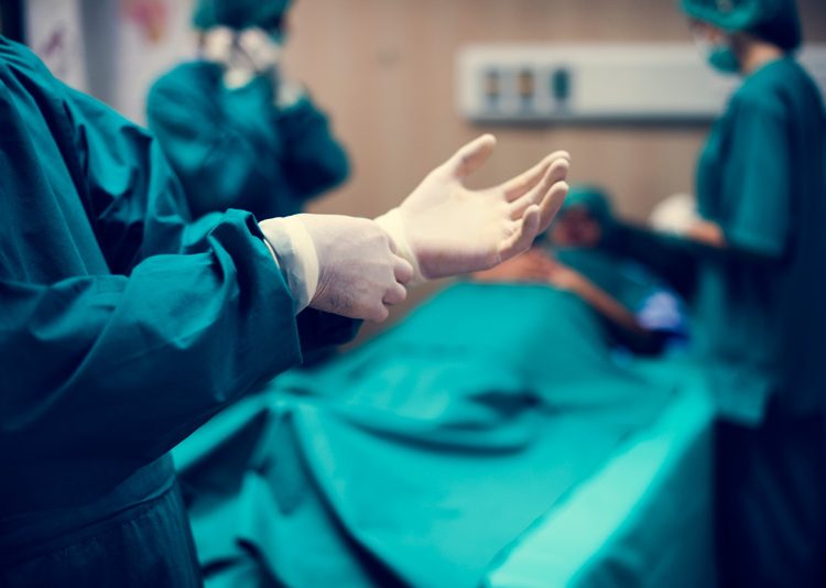 Τραγελαφικές καταστάσεις στην Υγεία: Ο Υπουργός Ά. Γεωργιάδης θέλει χειρουργεία επί πληρωμή