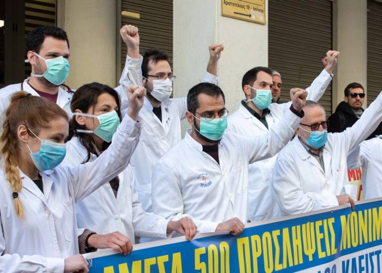 Χάος και στην Υγεία – Οι γιατροί κατεβαίνουν στους δρόμους