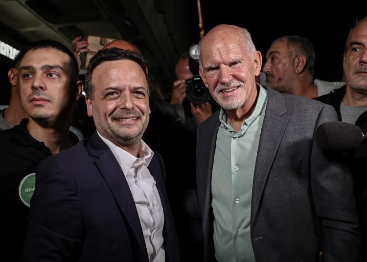 Ο Δούκας διορίζει Παπανδρέου