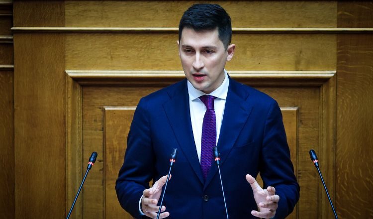 Αρχιμανδρίτης έδιωξε από κοπή πίτας τον Παύλο Χρηστίδη επειδή ψήφισε το νομοσχέδιο για τα ομόφυλα ζευγάρια-Τι απαντά το ΠΑΣΟΚ