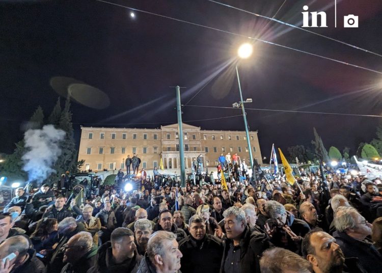 Τα τρακτέρ της οργής στο Σύνταγμα-Πάνω από 10.000 αγρότες στην Αθήνα