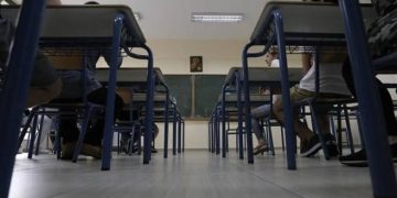 Δ. Ελλάδα: 25χρονη μπήκε σε τάξη & χτύπησε μαθήτρια