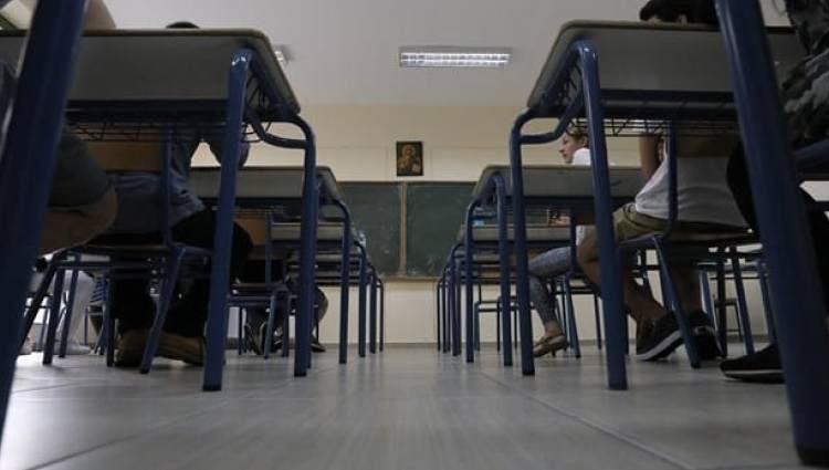 Δ. Ελλάδα: 25χρονη μπήκε σε τάξη & χτύπησε μαθήτρια