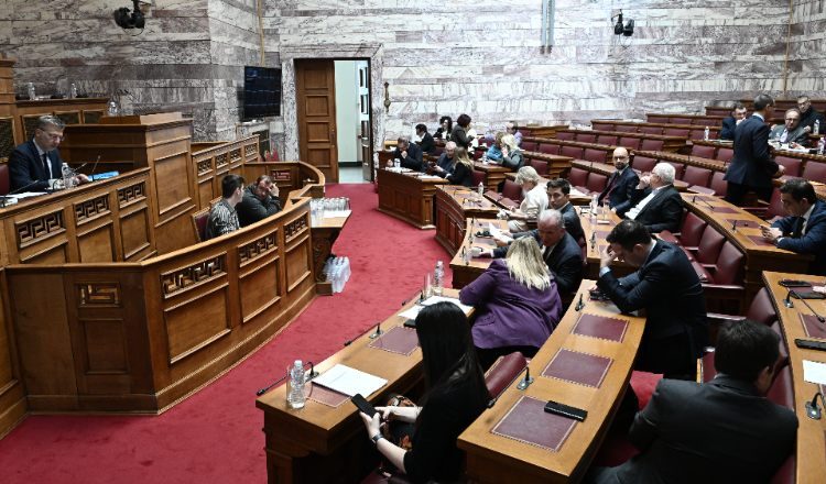 Ομόφυλα ζευγάρια: «Ναι» από ΝΔ, ΣΥΡΙΖΑ, ΠΑΣΟΚ, Νέα Αριστερά και Πλεύση Ελευθερίας