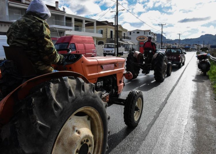 Αγρότες: Ούτε βήμα πίσω στα δικαιώματά τους-Αύριο η συνάντηση με Μητσοτάκη