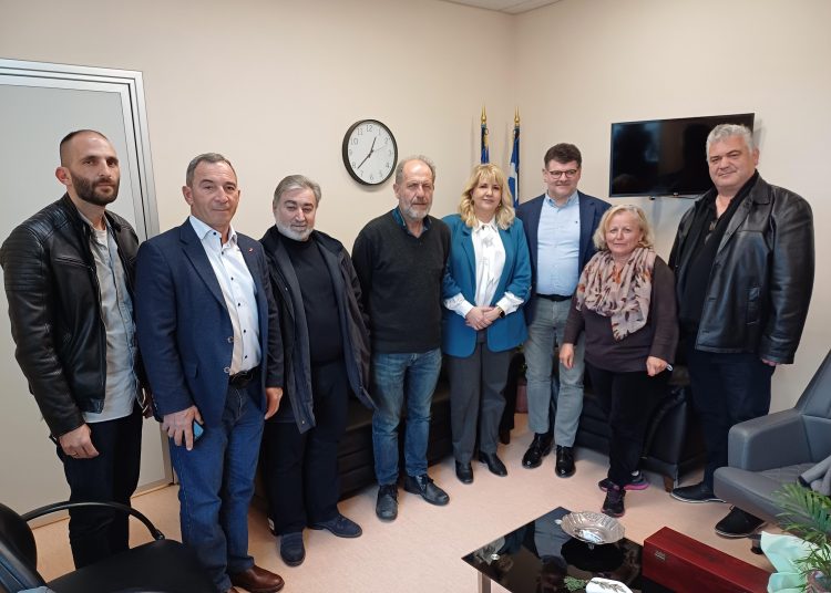 Μέλη της διοίκησης του Εργατικού Κέντρου Πύργου, επισκέφθηκαν τον διοικητή του Γενικού Νοσοκομείου Πύργου Νομού Ηλείας.