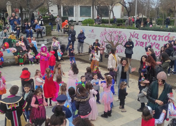 Αμαλιάδα: Γέμισε παιδιά η καρναβαλούπολη