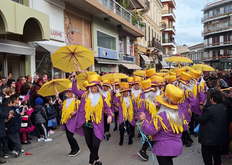 Πύργος: Φαντασμαγορικό το καρναβάλι-Η μεγάλη παρέλαση με πολύ κέφι και χρώματα(Φωτο)